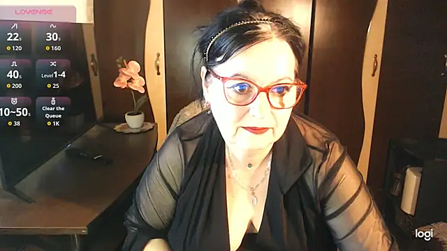 Snapshot of exiMIlf chatting on May 12, 1:17 pm exiMIlf online show from May 12, 1:17 pm