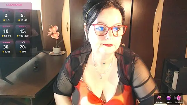 Snapshot of exiMIlf chatting on May 31, 11:05 am exiMIlf online show from May 31, 11:05 am