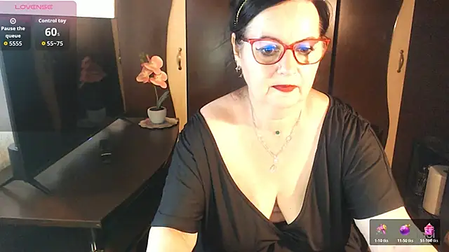 Snapshot of exiMIlf chatting on June 18, 2:55 pm exiMIlf online show from June 18, 2:55 pm