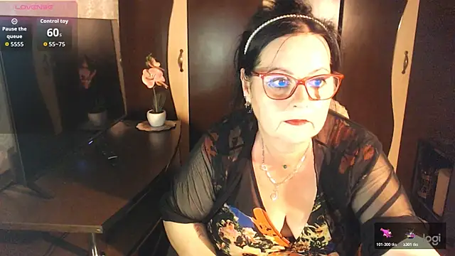 Snapshot of exiMIlf chatting on June 30, 5:13 pm exiMIlf online show from June 30, 5:13 pm
