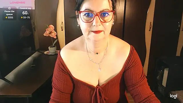 exiMIlf online show from April 13, 10:41 am