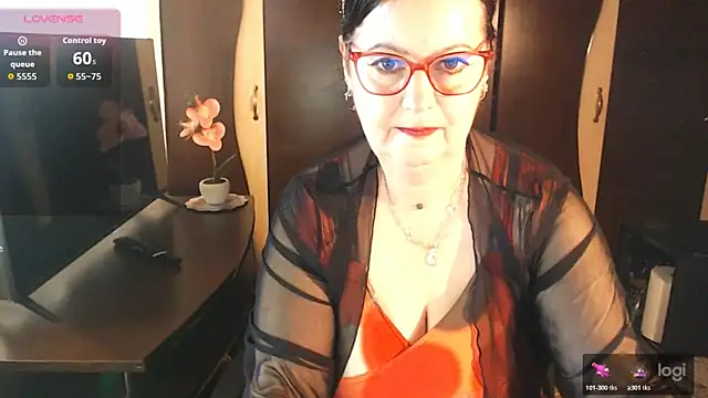 Snapshot of exiMIlf chatting on May 13, 11:28 am exiMIlf online show from May 13, 11:28 am