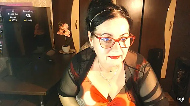 Snapshot of exiMIlf chatting on June 10, 5:58 pm exiMIlf online show from June 10, 5:58 pm