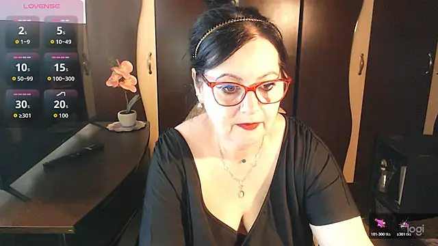 Snapshot of exiMIlf chatting on April 27, 12:03 pm exiMIlf online show from April 27, 12:03 pm