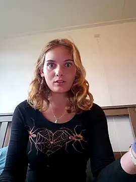 sweetsophie69 online show from April 24, 6:21 pm