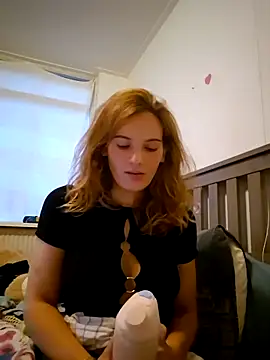 sweetsophie69 online show from May 17, 7:47 pm