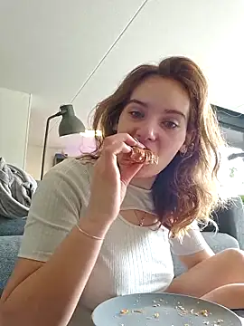 sweetsophie69 online show from March 31, 11:01 am