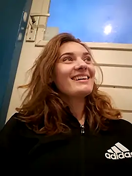 sweetsophie69 online show from April 9, 6:47 pm