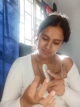 luna E online show from February 25, 8:08 pm