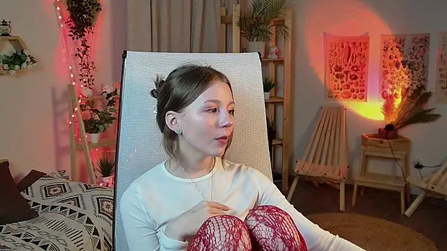 ElliFrankenweenie online show from April 11, 7:45 am