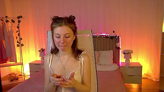 ElliFrankenweenie online show from March 15, 7:04 am