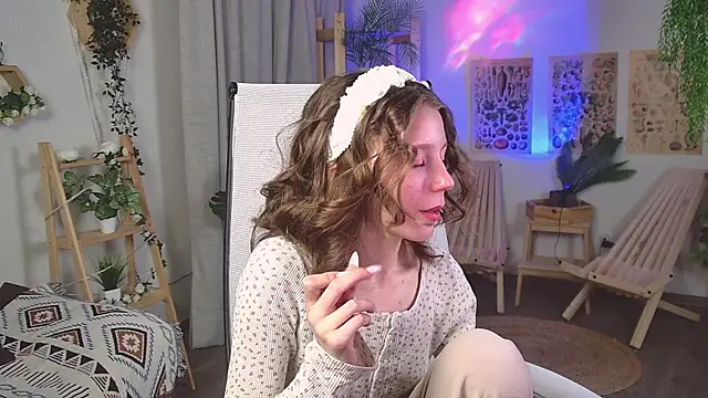 ElliFrankenweenie online show from April 13, 6:17 am