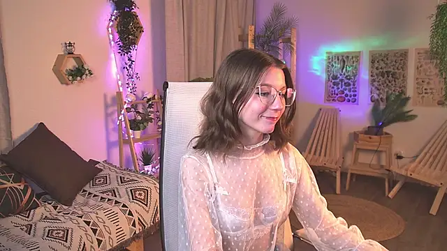 ElliFrankenweenie online show from April 2, 6:20 am