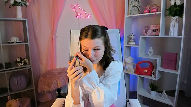 ElliFrankenweenie online show from March 9, 9:24 am