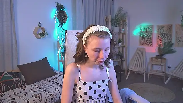 ElliFrankenweenie online show from April 8, 6:26 am