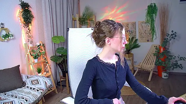 ElliFrankenweenie online show from March 11, 7:02 am