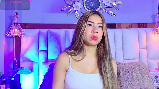 ValeryGomezz online show from July 1, 2:50 pm