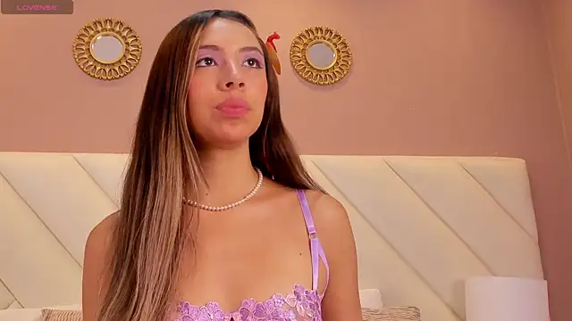 ValeryGomezz online show from April 17, 2:53 pm