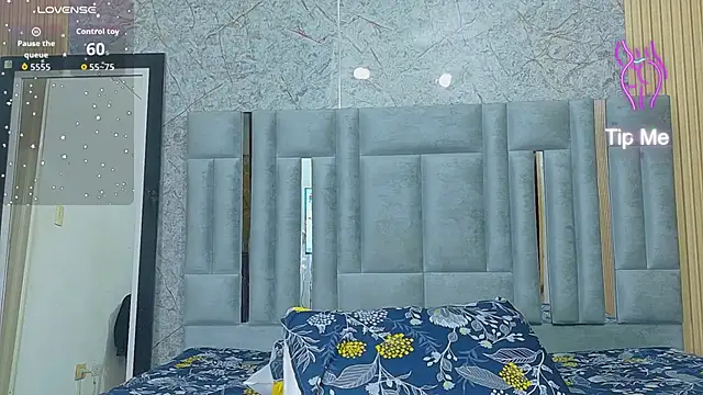 misspaula online show from April 8, 2:24 am