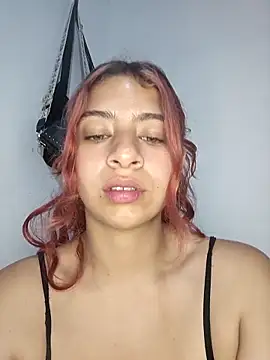 Snapshot of lunabloom2 chatting on February 21, 11:40 pm lunabloom2 online show from February 21, 11:40 pm