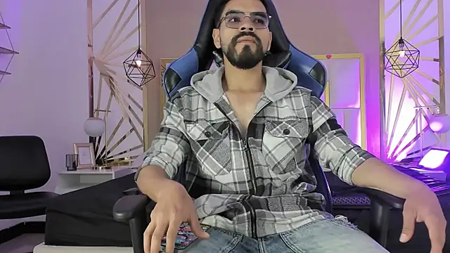 Snapshot of HotPulse_vc chatting on February 18, 12:23 pm HotPulse vc online show from February 18, 12:23 pm