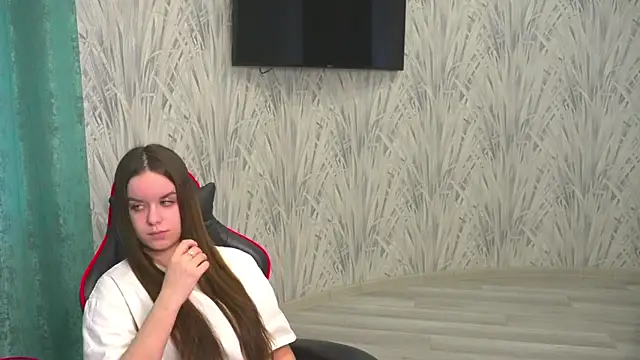 Snapshot of MarenCalarco chatting on February 12, 10:26 am MarenCalarco online show from February 12, 10:26 am