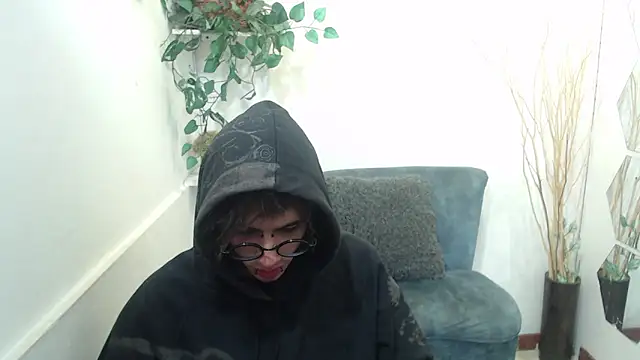 AaronBeer  online show from February 24, 11:33 am