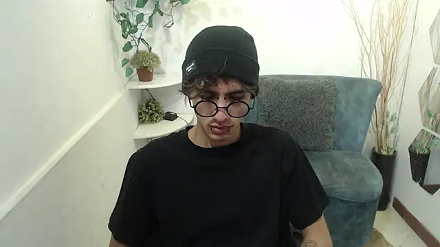 AaronBeer  online show from February 26, 11:43 am