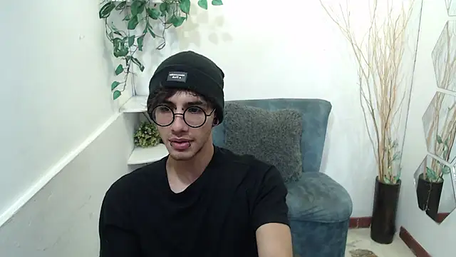 AaronBeer  online show from February 14, 11:32 am