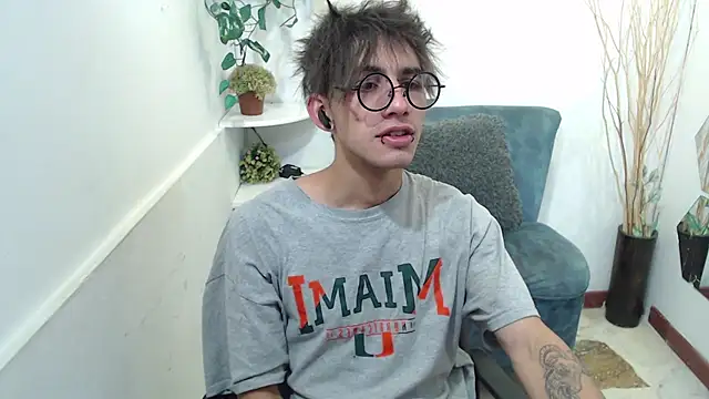 AaronBeer  online show from February 23, 11:33 am