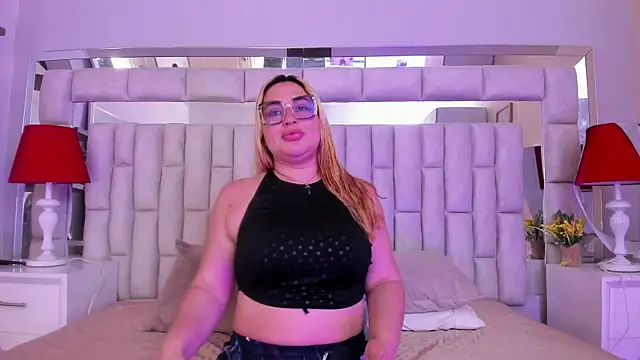 AngellHott  online show from February 18, 5:09 pm