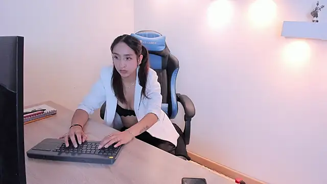 Gaia n Nix online show from April 12, 3:43 am