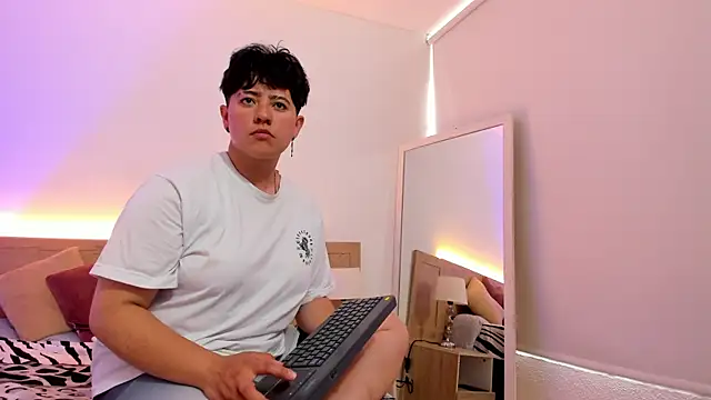 Snapshot of Gaia_n_Nix chatting on February 13, 8:09 pm Gaia n Nix online show from February 13, 8:09 pm