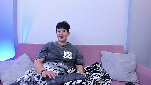 Gaia n Nix online show from April 1, 4:25 am