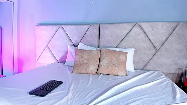 Snapshot of KaattyDoll chatting on February 15, 1:10 pm KaattyDoll online show from February 15, 1:10 pm