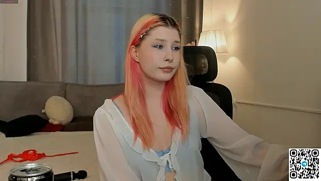 WarmAtEdges online show from March 22, 2:29 pm