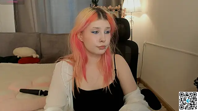 WarmAtEdges online show from March 23, 2:28 pm