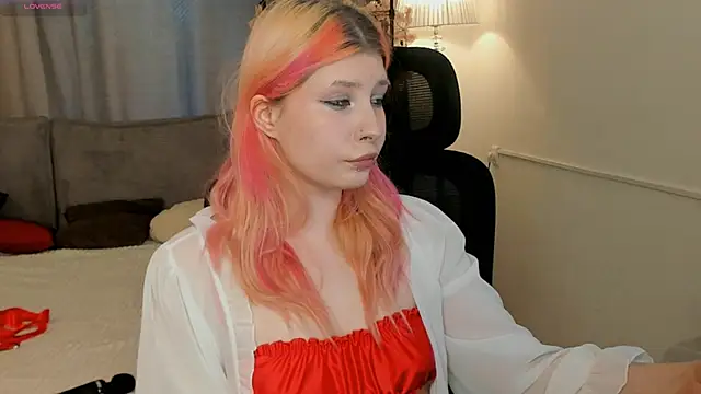 WarmAtEdges online show from March 21, 2:43 pm