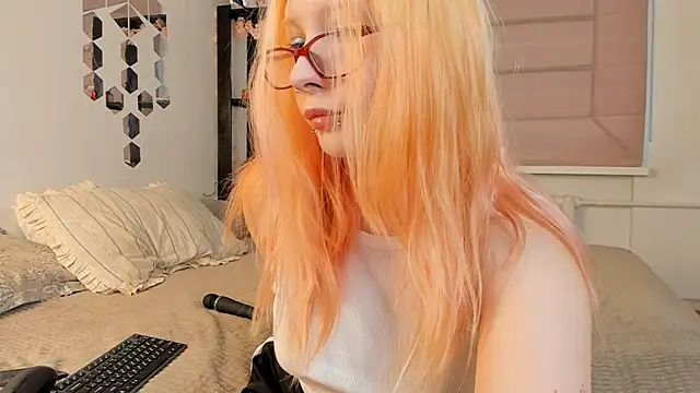 WarmAtEdges online show from April 14, 2:33 pm