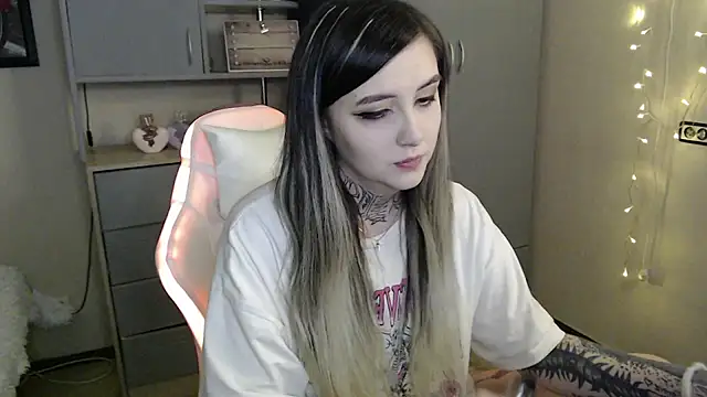 Rin Tozier online show from March 24, 1:16 am