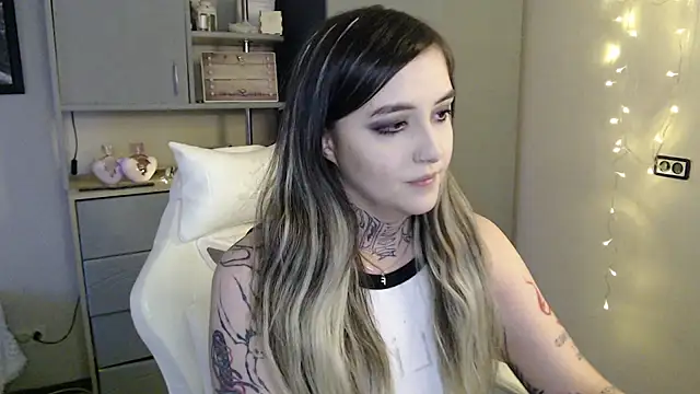 Rin Tozier online show from April 6, 1:45 am