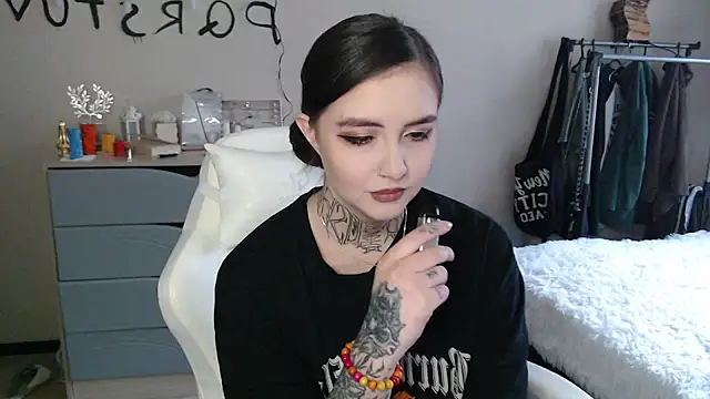 Snapshot of Rin_Tozier chatting on April 28, 3:22 am Rin Tozier online show from April 28, 3:22 am