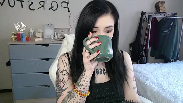 Snapshot of Rin_Tozier chatting on May 6, 1:20 am Rin Tozier online show from May 6, 1:20 am
