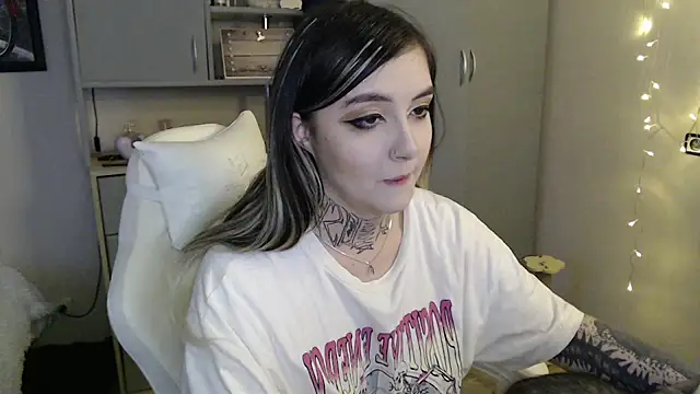 Rin Tozier online show from April 12, 1:31 am