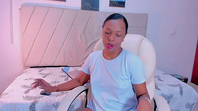 samaraa smith1 online show from April 17, 12:19 pm