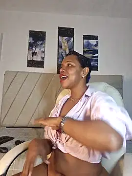 Snapshot of samaraa_smith1 chatting on May 7, 12:08 pm samaraa smith1 online show from May 7, 12:08 pm