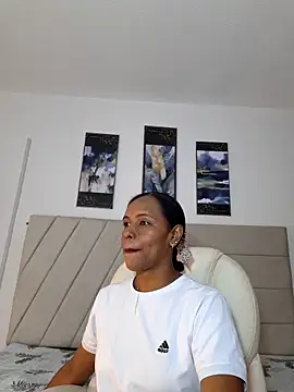 Snapshot of samaraa_smith1 chatting on April 24, 12:07 pm samaraa smith1 online show from April 24, 12:07 pm