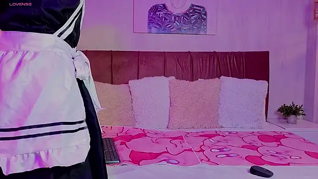 emma wilder  online show from April 8, 7:15 pm