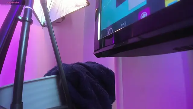 Snapshot of emma_wilder_ chatting on May 13, 7:21 pm emma wilder online show from May 13, 7:21 pm
