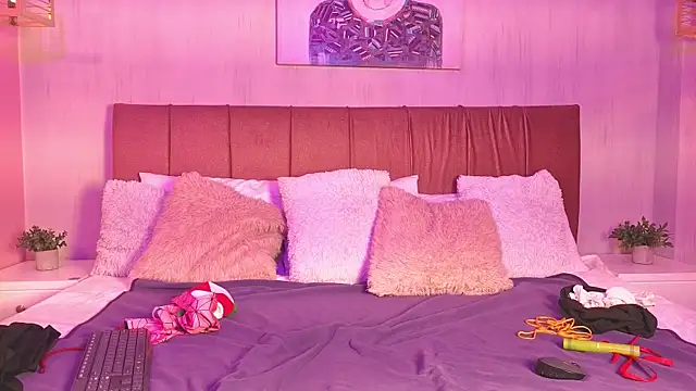 emma wilder  online show from April 1, 8:17 pm